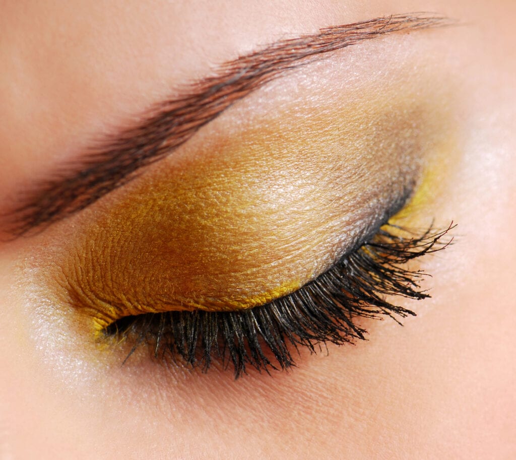 trucco-festa-donne-eyeliner-oro